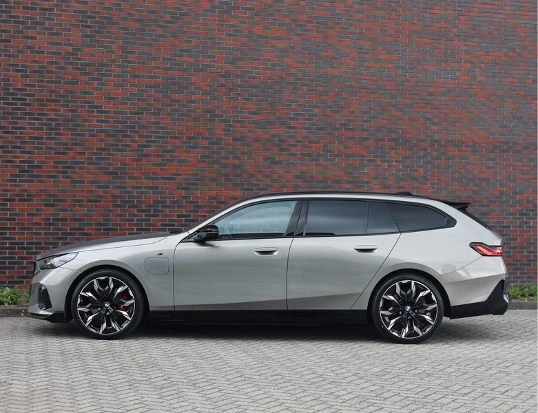 BMW 550 5-serie Touring 550e xDrive | M Performance - Trek — photo 17