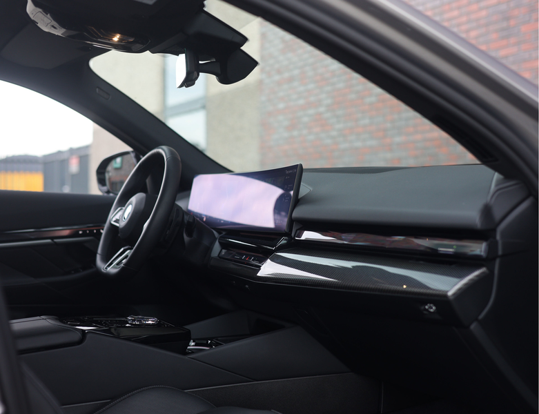 BMW 550 5-serie Touring 550e xDrive | M Performance - Trek — photo 30