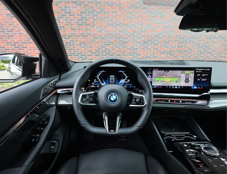 BMW 550 5-serie Touring 550e xDrive | M Performance - Trek — photo 39