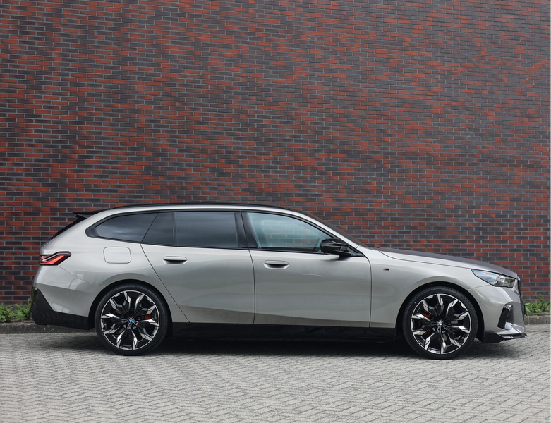 BMW 550 5-serie Touring 550e xDrive | M Performance - Trek — photo 16