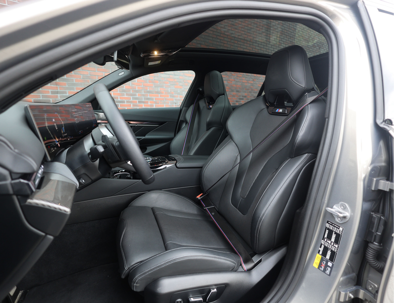 BMW 550 5-serie Touring 550e xDrive | M Performance - Trek — photo 31