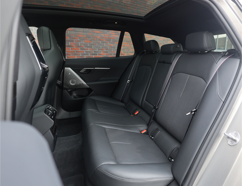 BMW 550 5-serie Touring 550e xDrive | M Performance - Trek — photo 34