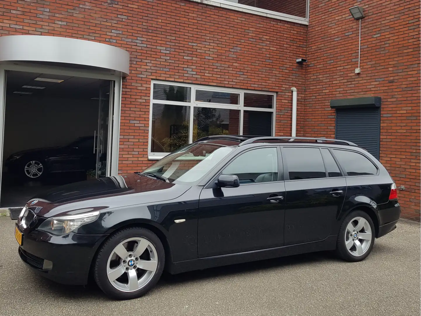 BMW 523 5-serie Touring 523i Aut PanoDak Leder Sportint Tr Zwart - 2