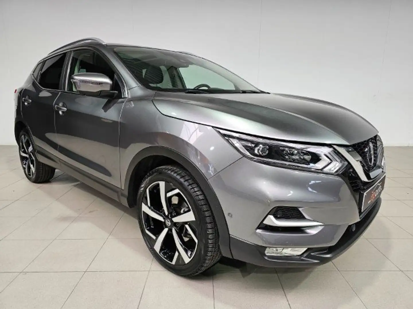 Nissan Qashqai 1.3 DIG-T N-Connecta Grijs - 2