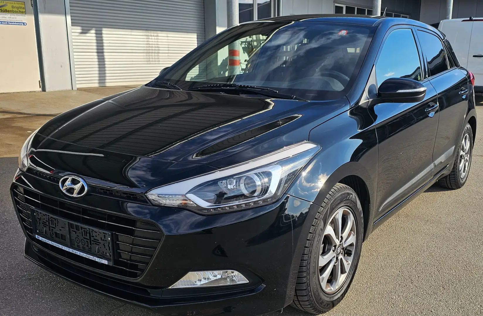 Hyundai i20 i20 1,25 GO! PLUS Schwarz - 1