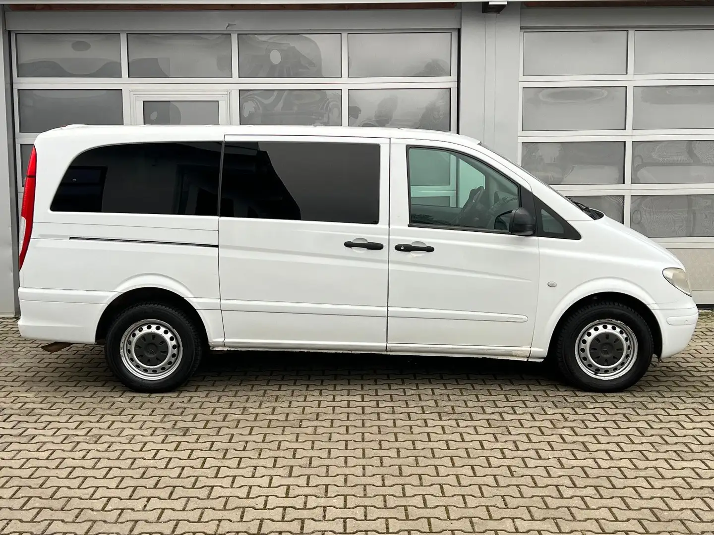 Mercedes-Benz Vito Kombi 111 CDI lang Autom. *Klima*AHK* Fehér - 2