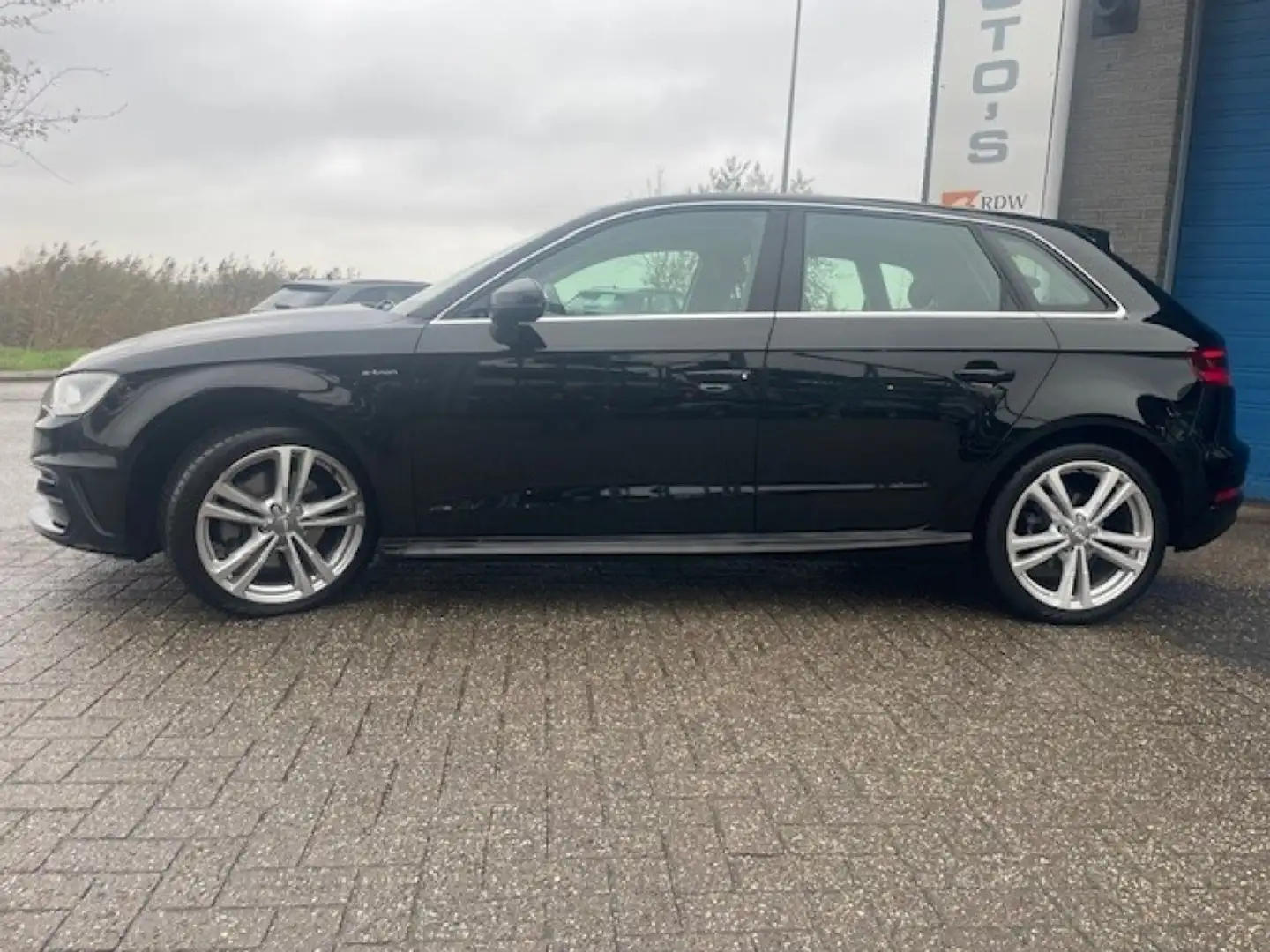 Audi A3 A3 1.4 E-TRON ATTR. PL+ Zwart - 2