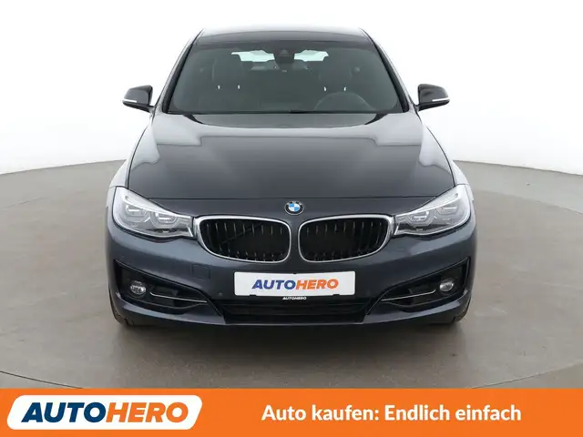 BMW 3 Series view 9