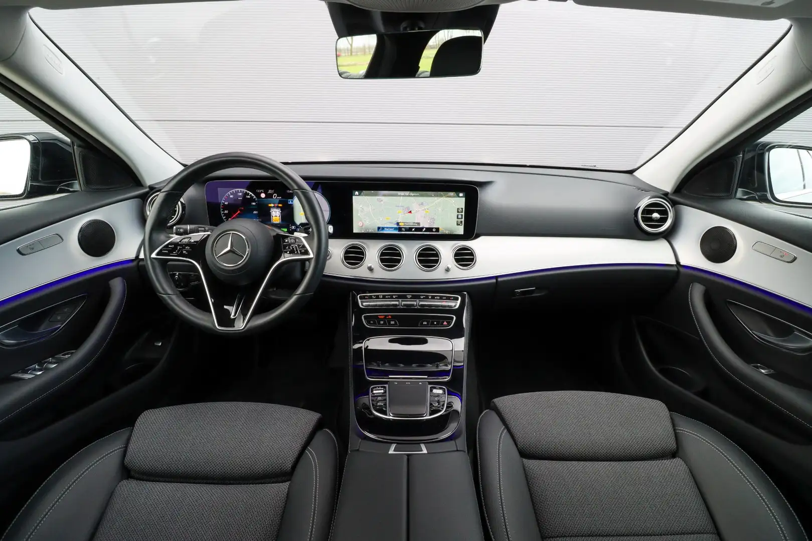 Mercedes-Benz E 300 Estate de Luxury Line | Trekhaak | Adaptieve cruis Noir - 2