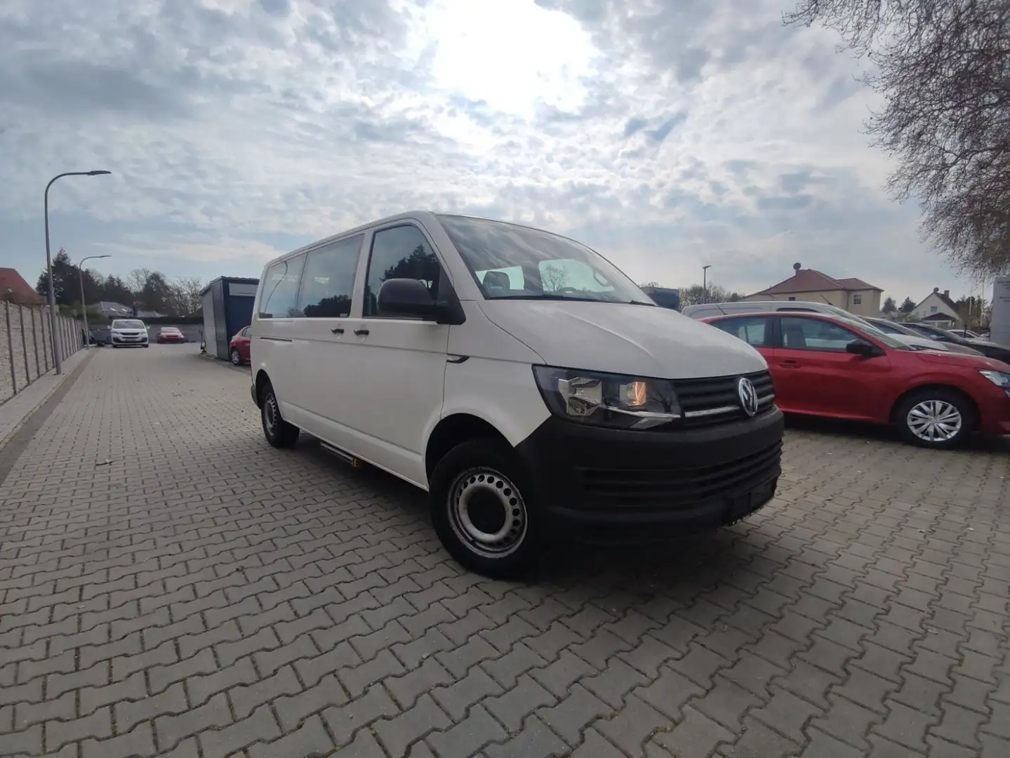Volkswagen T6 Kombi lang,AHK,Klima,Start/Stop,PDC Beyaz - 1