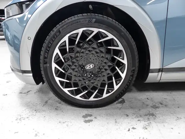Hyundai Ioniq 5 view 3