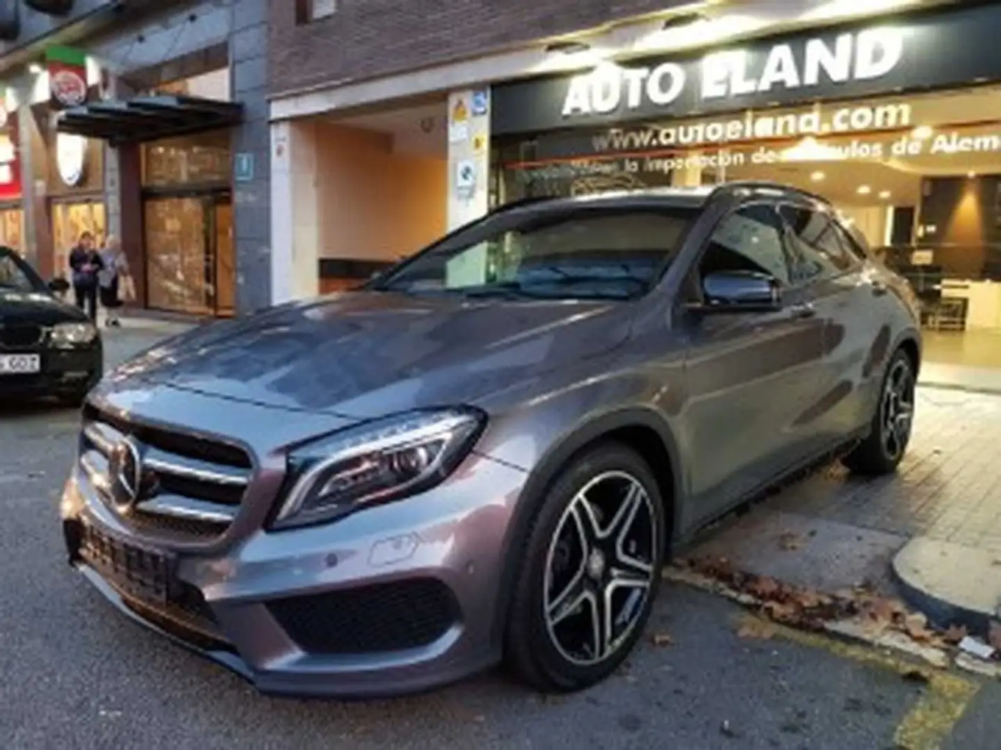 Mercedes-Benz GLA 250 AMG Line 4Matic 7G-DCT Gris - 2