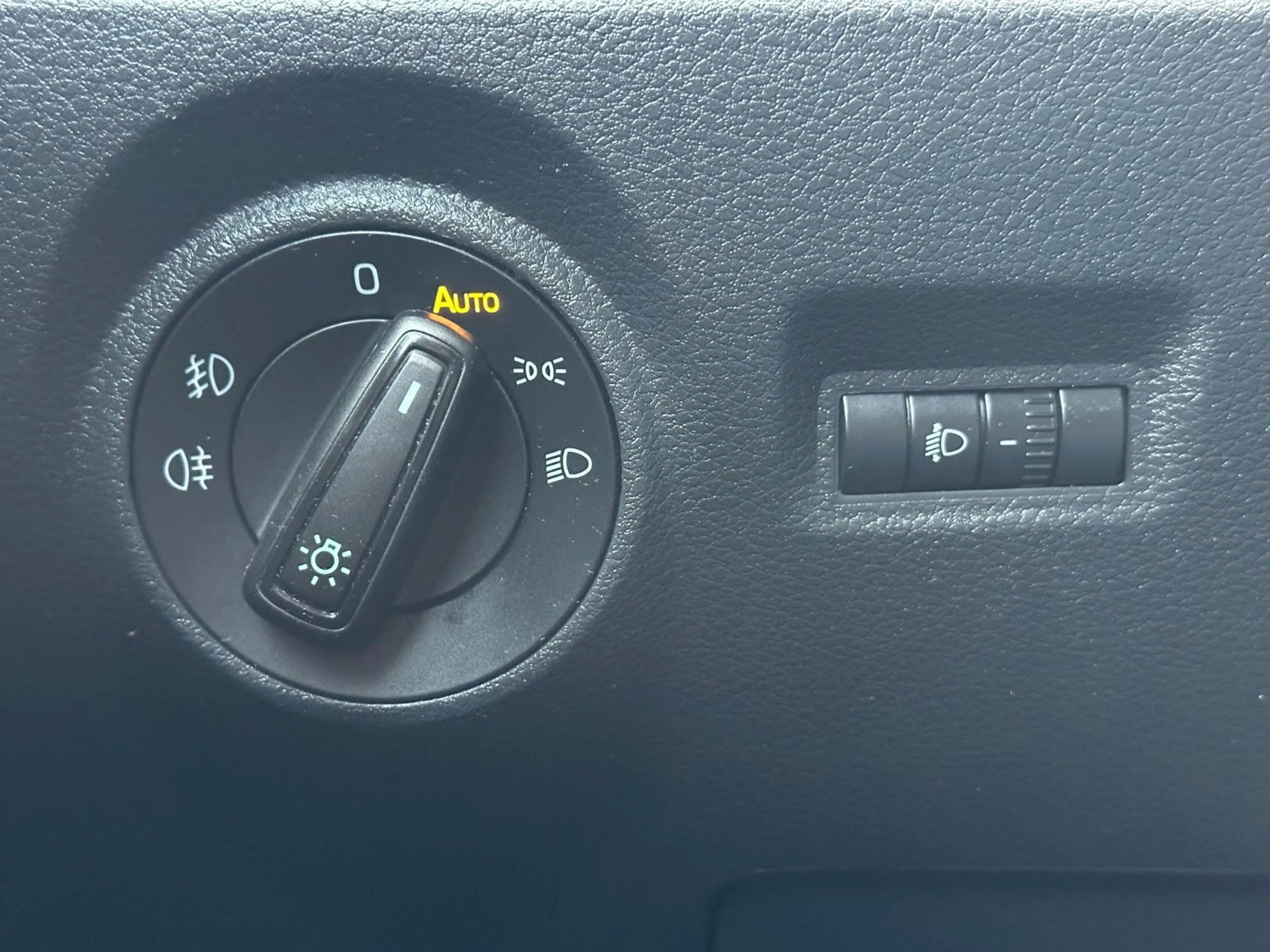 Skoda Fabia Combi Clever SHZ PDC TEMPOMAT — photo 20