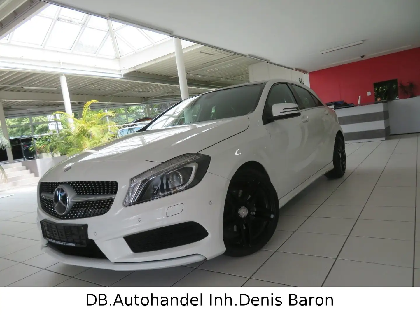 Mercedes-Benz A 180 AMG Line Leder Xenon PDC SHZ Weiß - 1