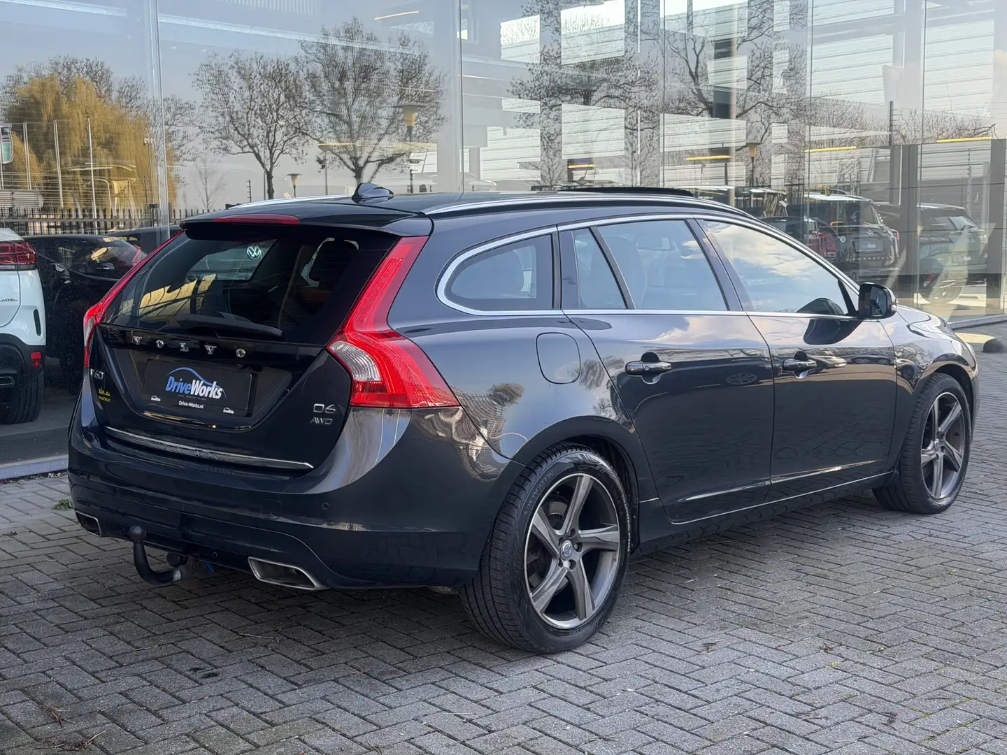 Volvo V60 2.4 D6 AWD Plug-In Hybrid Summum | Adaptive CC | P Grau - 2