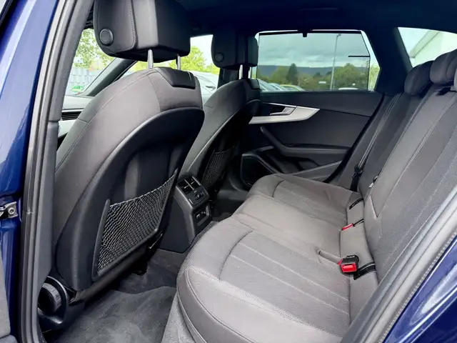 Audi A4 view 13