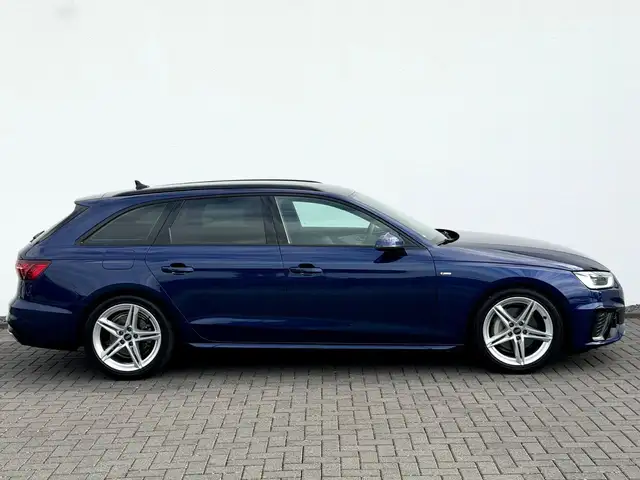 Audi A4 view 4