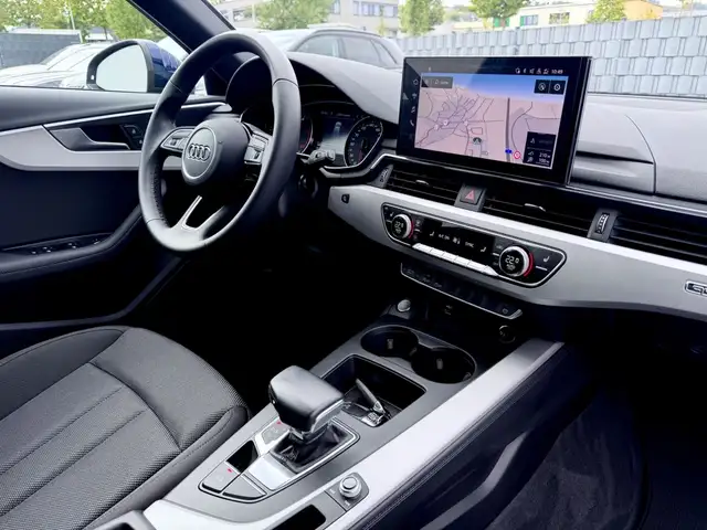 Audi A4 view 11