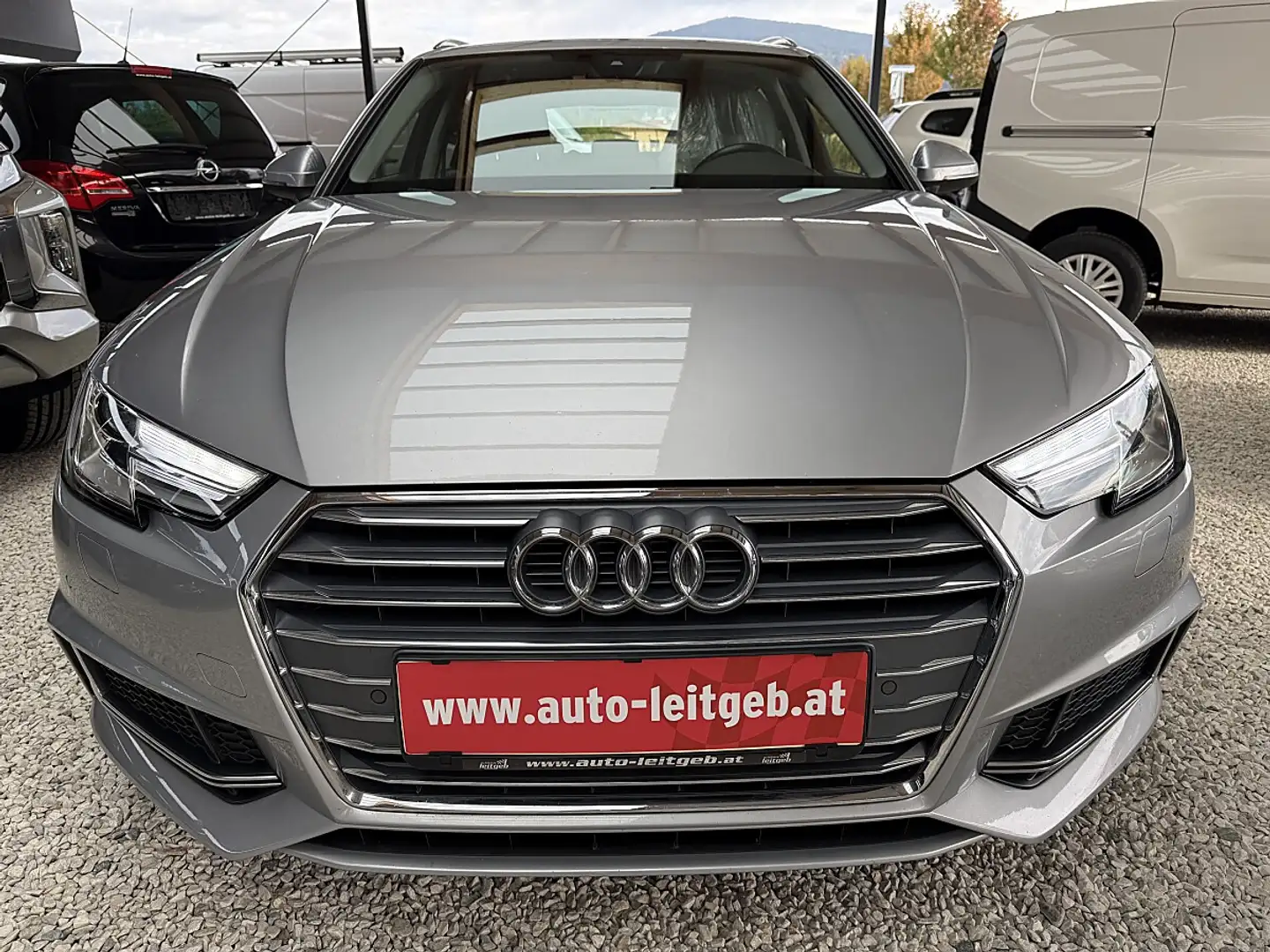 Audi A4 2.0 TDI Avant sport Silber - 1