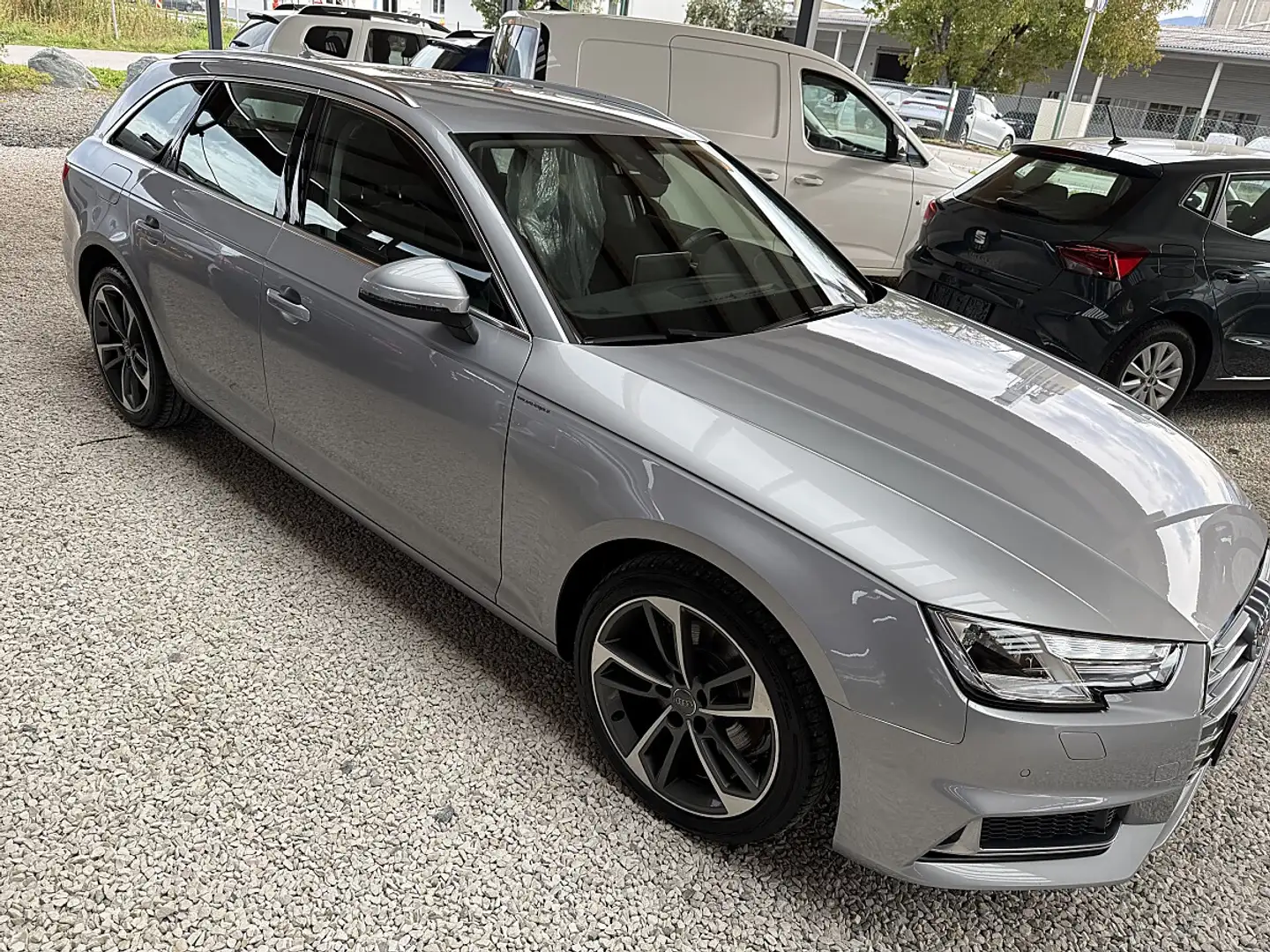 Audi A4 2.0 TDI Avant sport Silber - 2