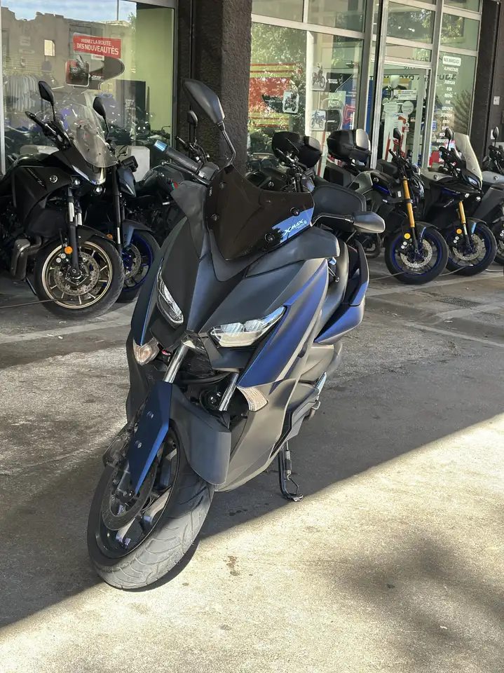 Yamaha X-Max 125