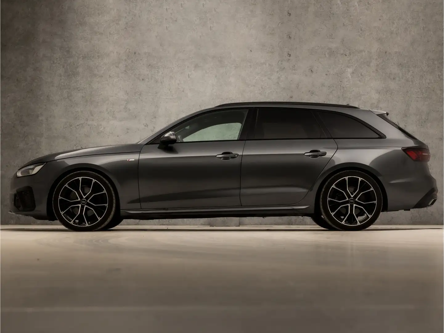 Audi A4 Avant 35 TFSI S-Line Sport 150Pk Automaat (PANORAM Grijs - 2