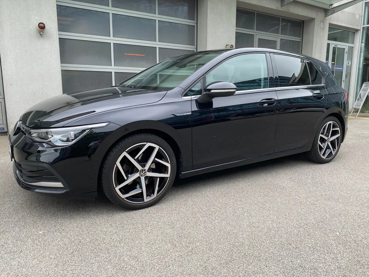 Volkswagen Golf Golf 1,5 eTSI mHev Style DSG Style Schwarz - 1