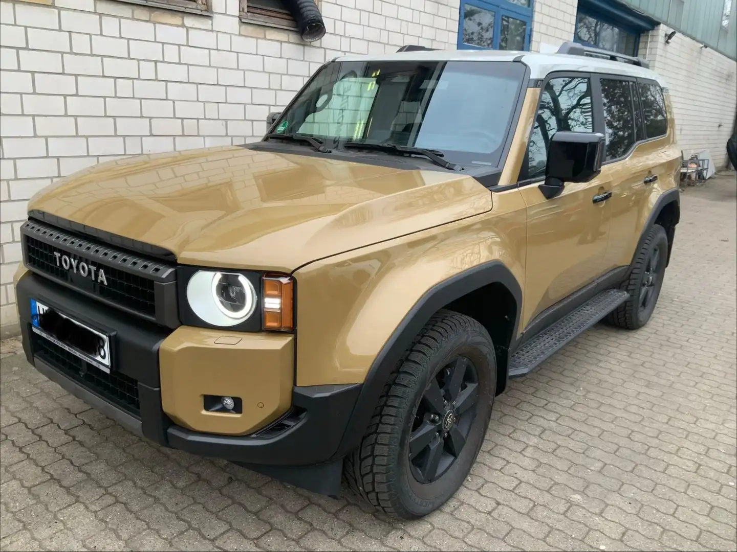 Toyota Land Cruiser 2.8 D-4D 4WD First Edition Beige - 2