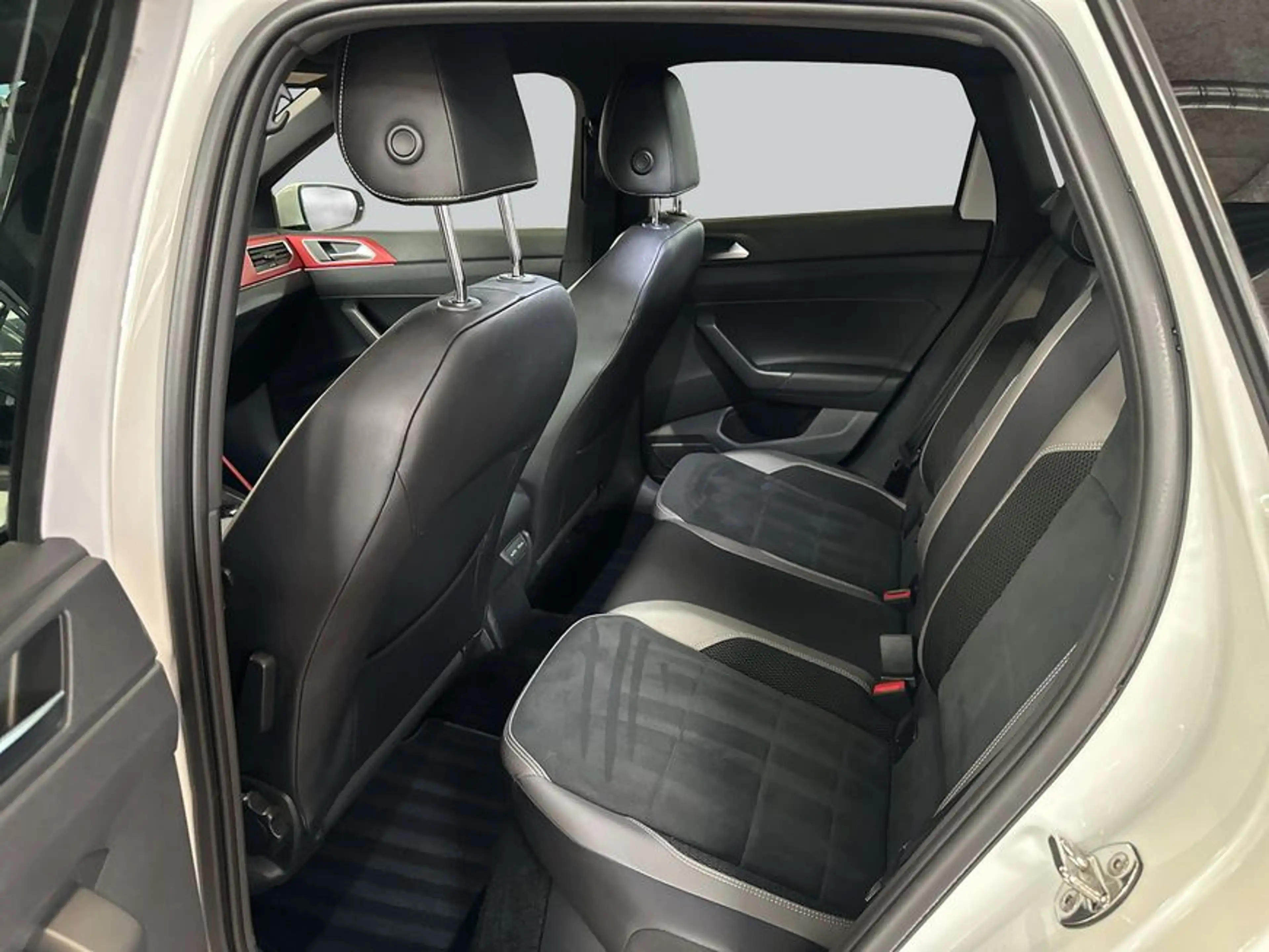 Volkswagen Polo GTI GTI 2.0 TSI DSG — photo 11