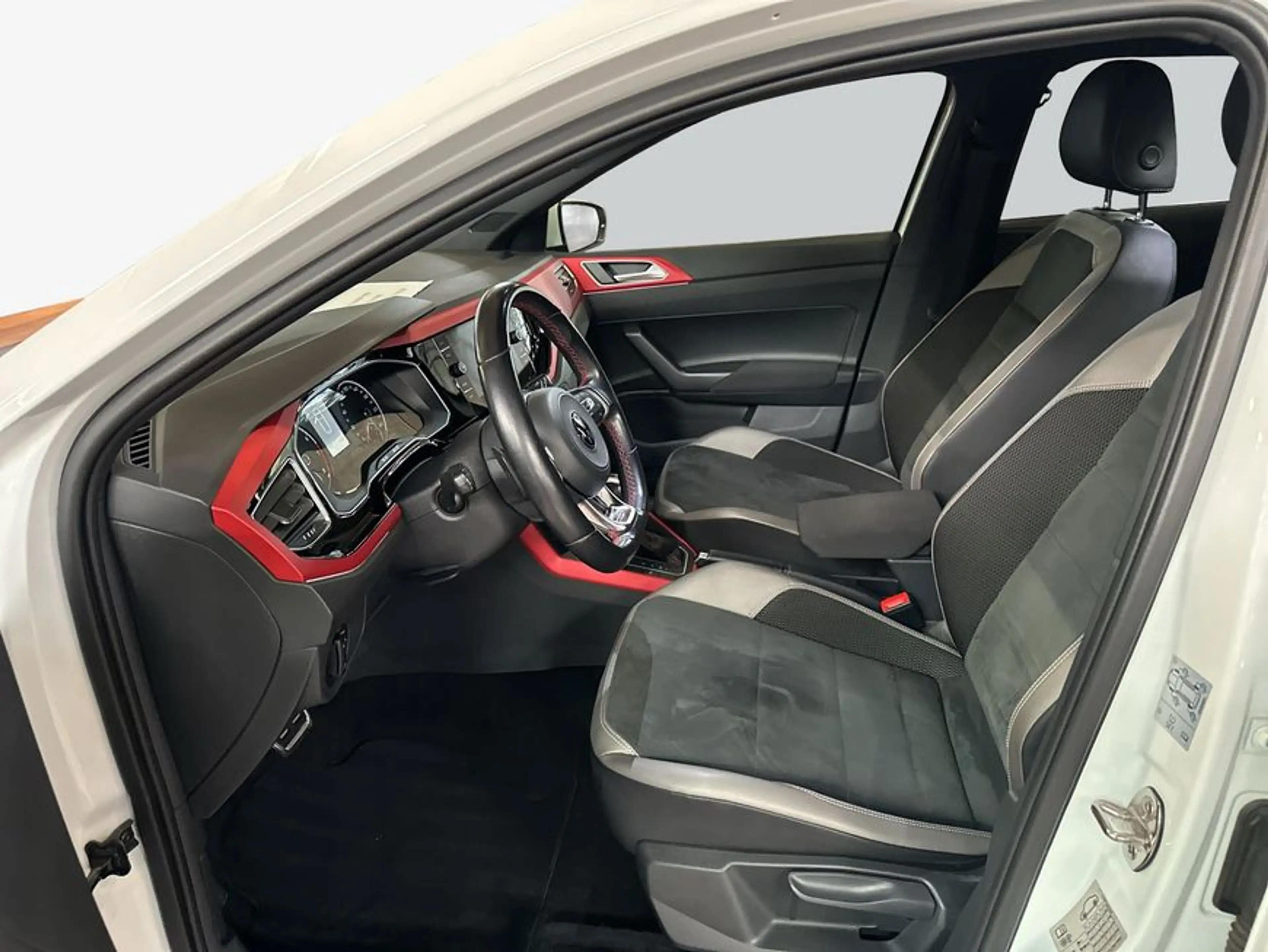 Volkswagen Polo GTI GTI 2.0 TSI DSG — photo 9