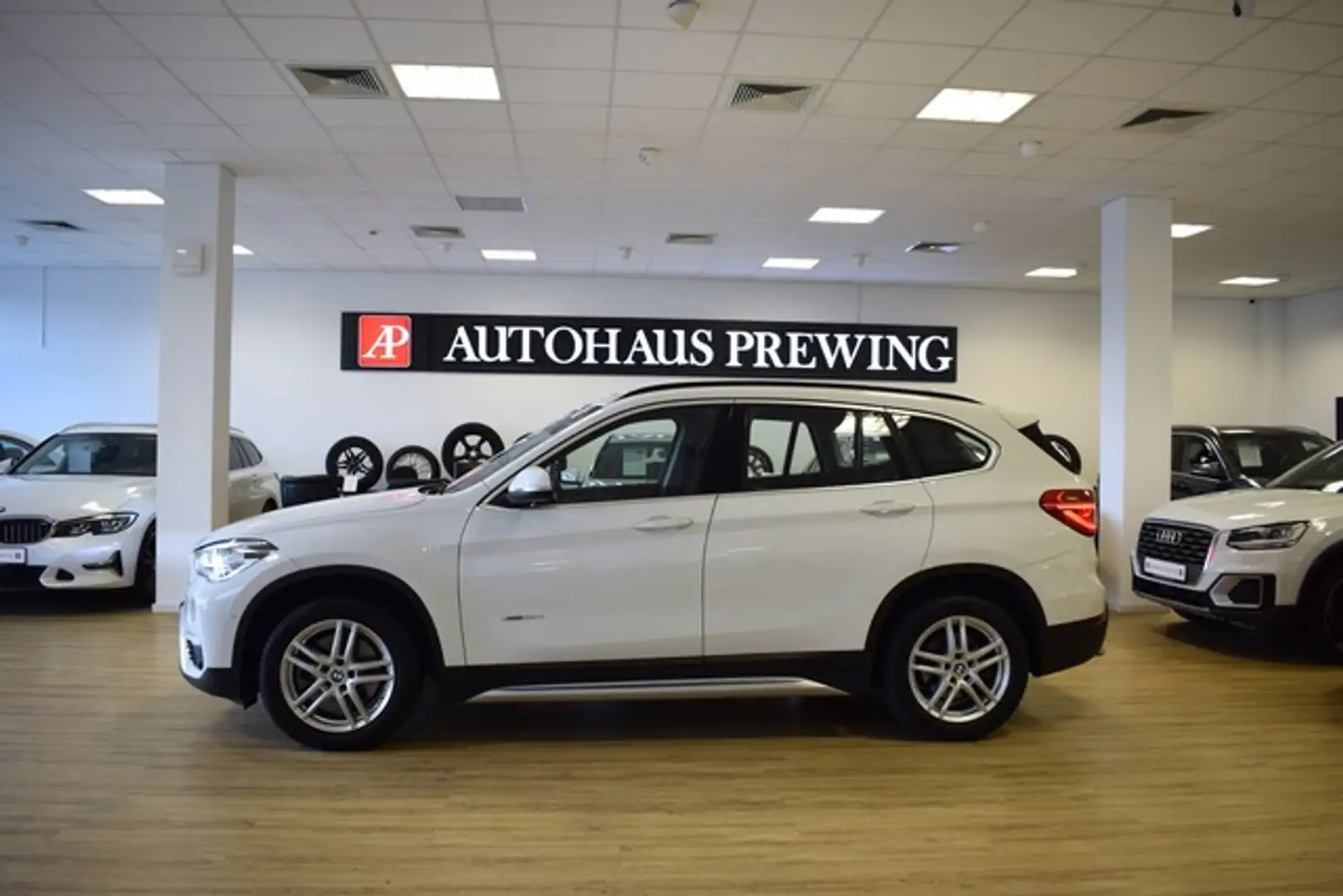 BMW X1 xDrive20i NAVI/ DDC/ PDC/ LEDER/ 2.BESITZ Weiß - 2