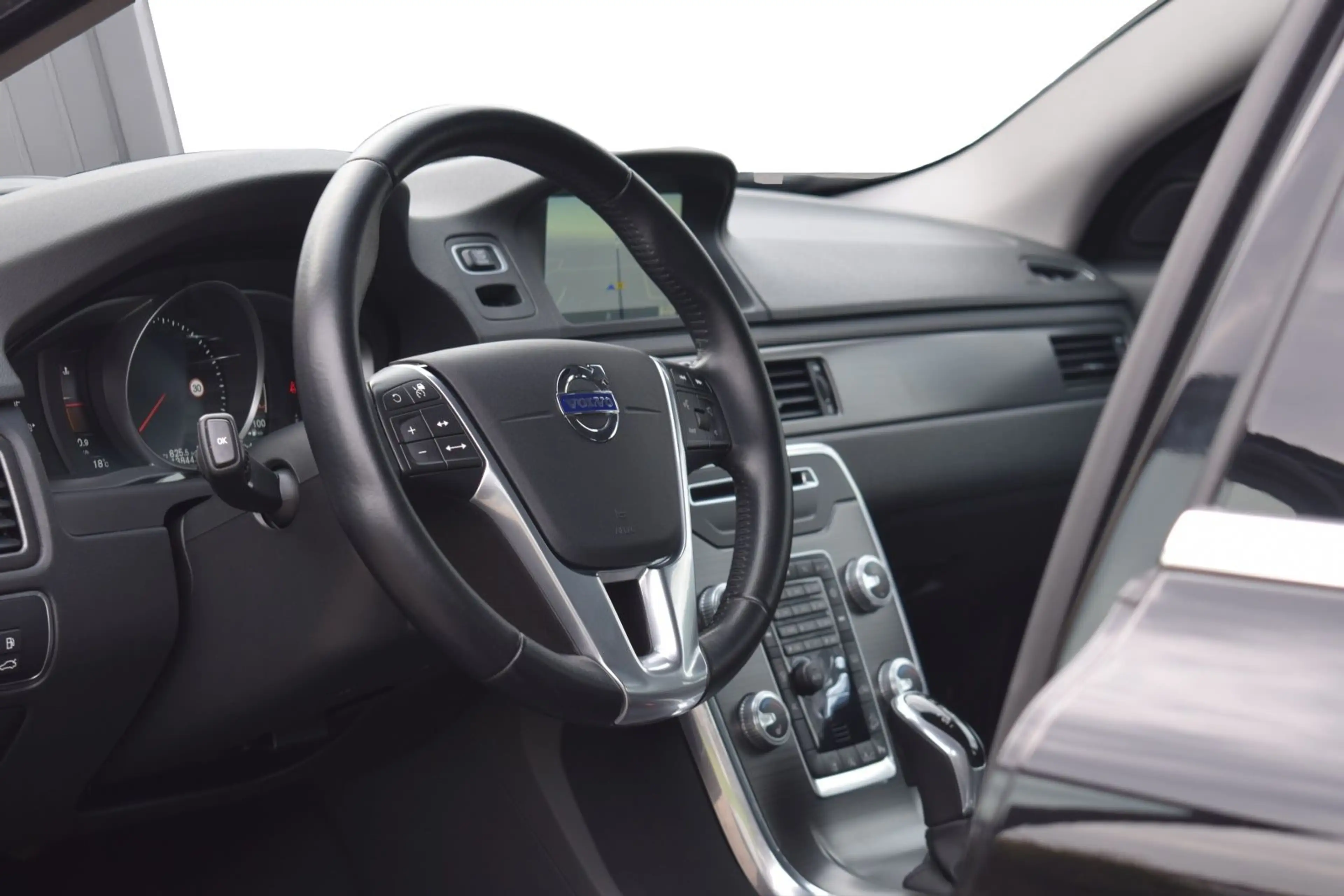 Volvo XC70 AWD/5ZYL/EURO6/STANDHEIZUNG/ACC/SALE 2,49% — photo 10