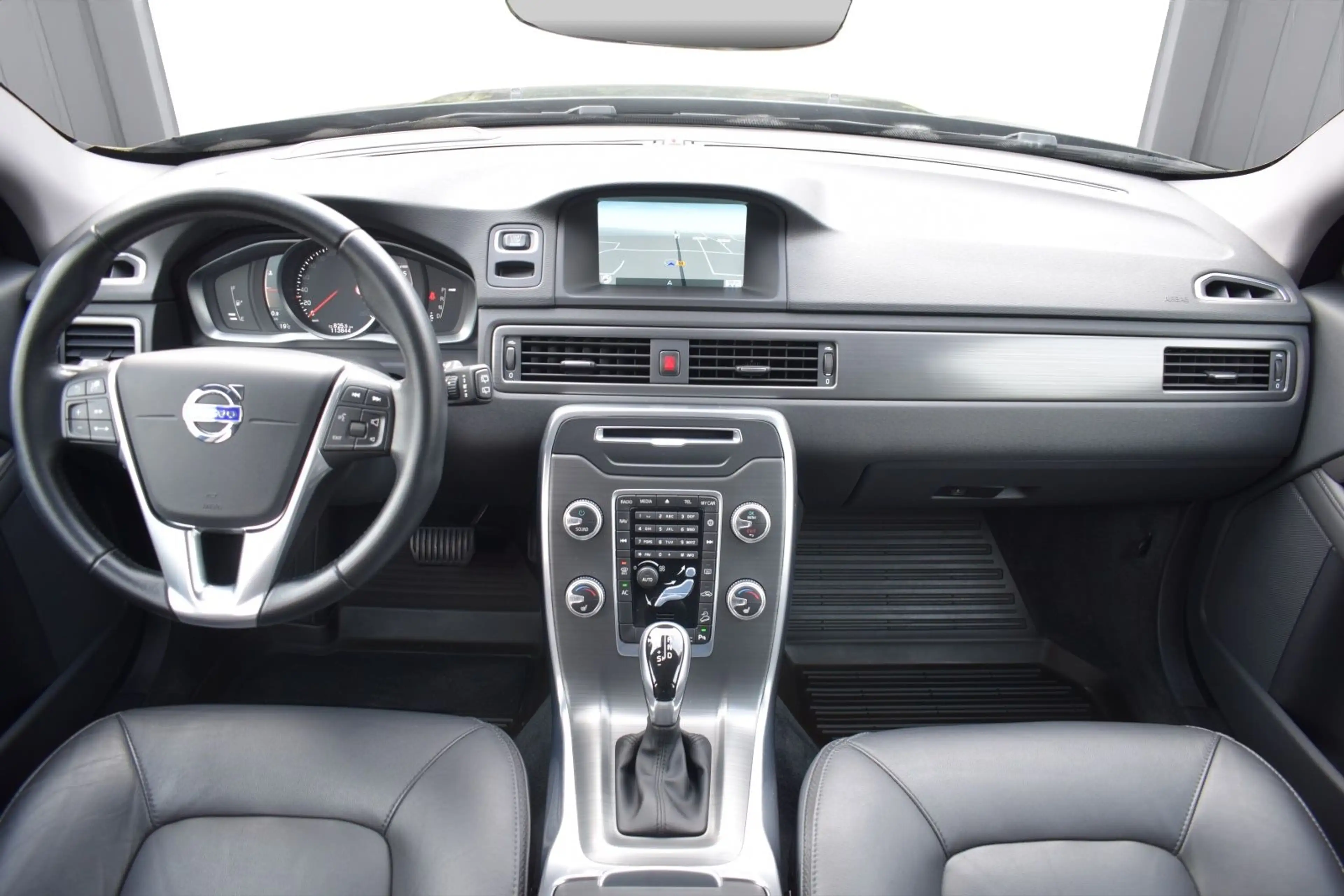Volvo XC70 AWD/5ZYL/EURO6/STANDHEIZUNG/ACC/SALE 2,49% — photo 11
