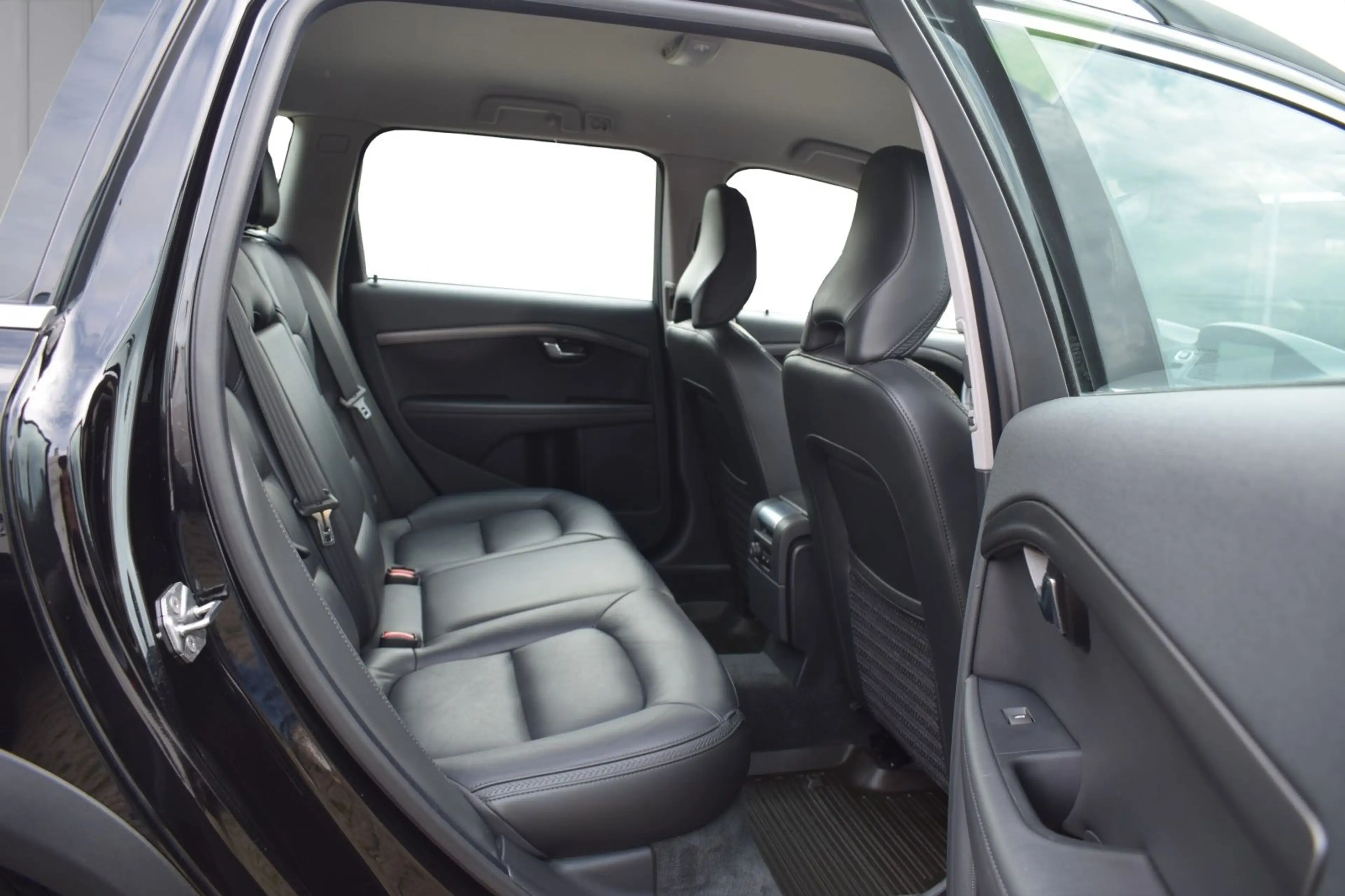 Volvo XC70 AWD/5ZYL/EURO6/STANDHEIZUNG/ACC/SALE 2,49% — photo 8