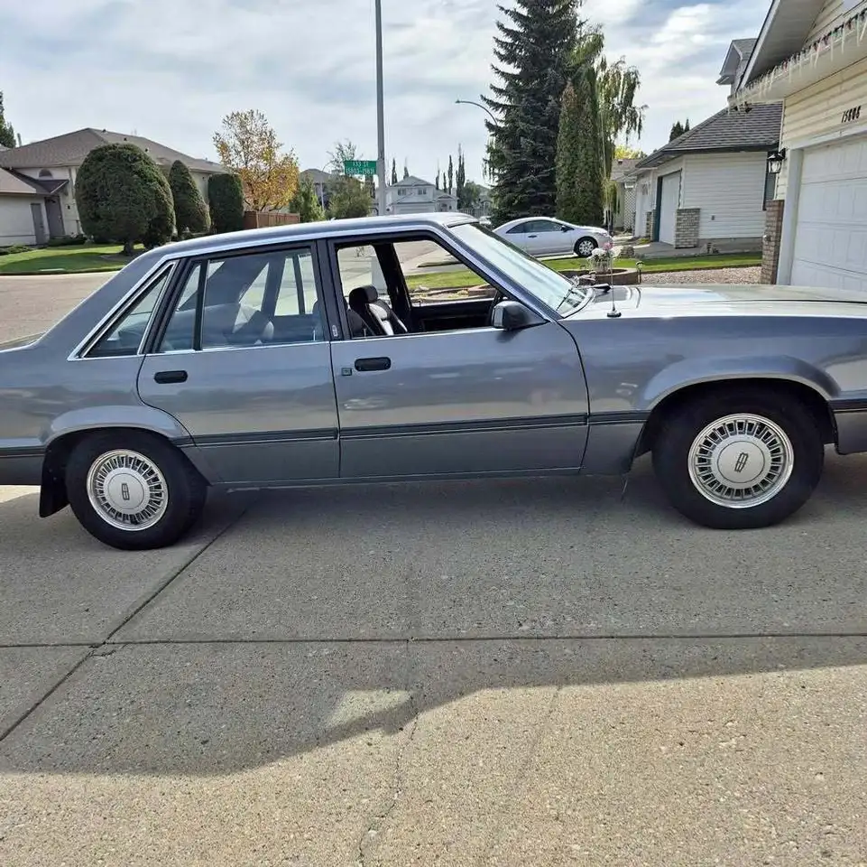 Mercury Marquis снимка Mercury Marquis