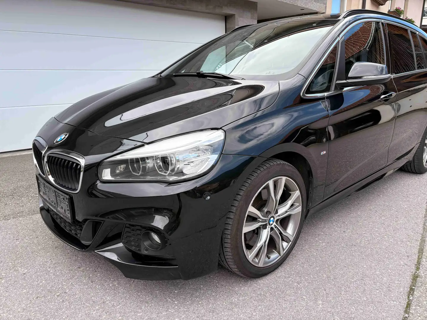 BMW 220 220d xDrive Gran Tourer M Sport Aut. M Sport Schwarz - 1
