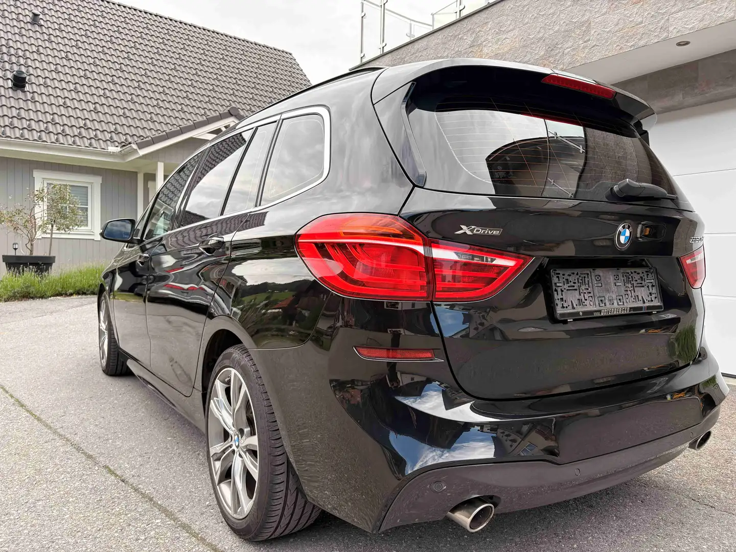 BMW 220 220d xDrive Gran Tourer M Sport Aut. M Sport Schwarz - 2