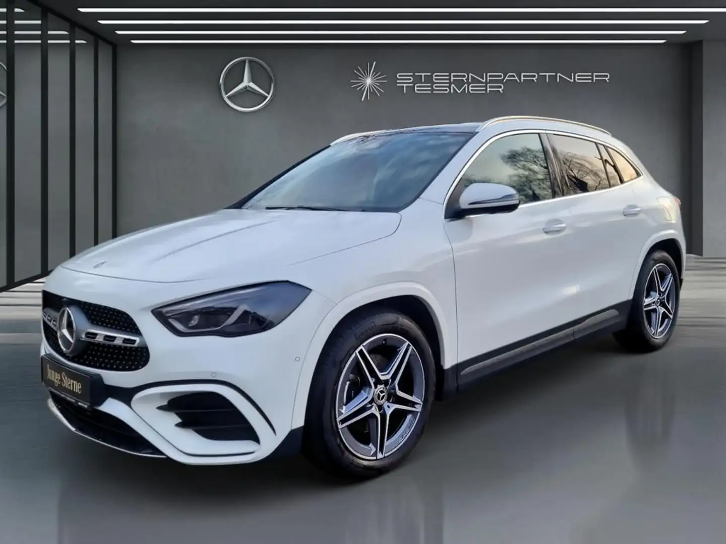 Mercedes-Benz GLA 200 d AMG,MBEAM,HuD,DISTR,MEM,360°,PANO,AHK Weiß - 1