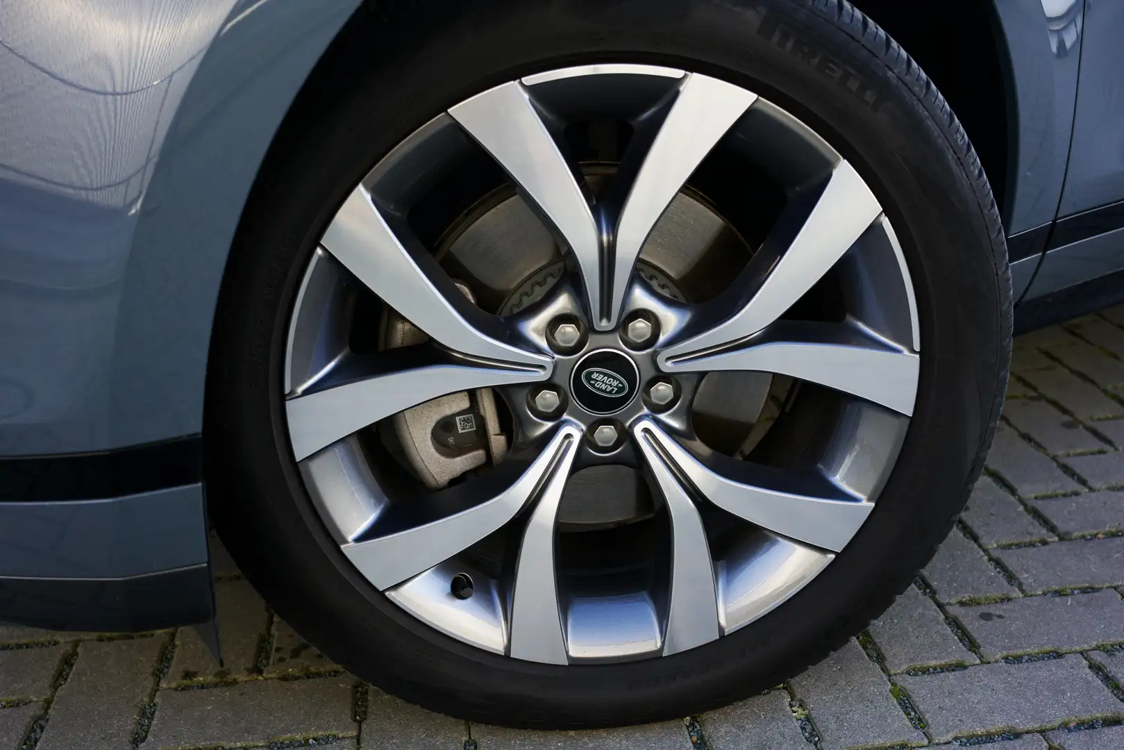 Land Rover Range Rover Evoque P200 SE R-DYNAMIC | PANO | MERIDIAN | BTW-WAGEN Grijs - 2