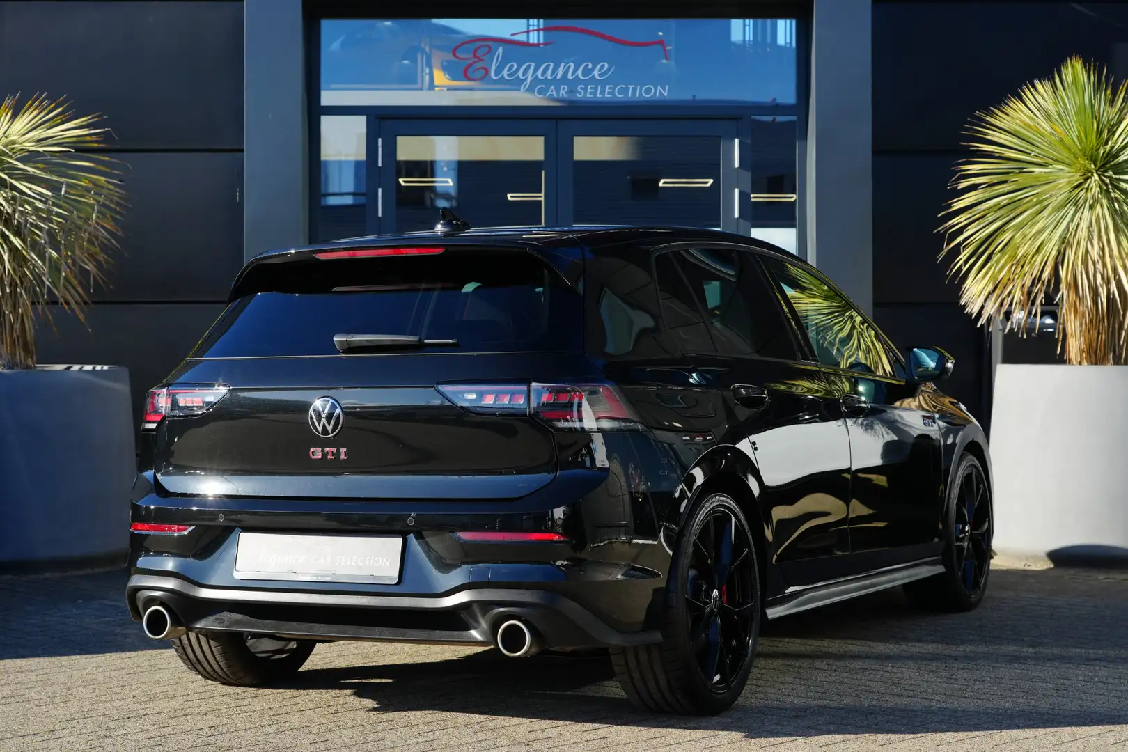 Volkswagen Golf GTI 8.5 2.0 TSI 265pk Panoramadak/Stoelverwarming/Harm Černá - 2