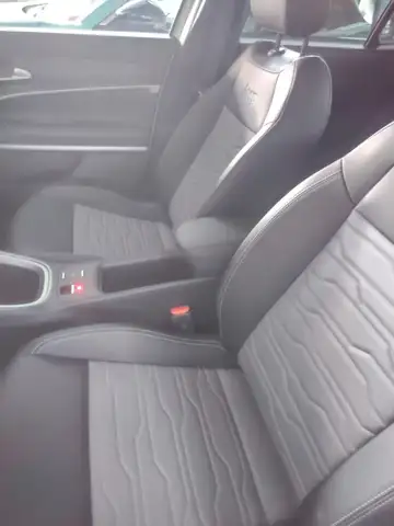 Jeep Avenger view 15