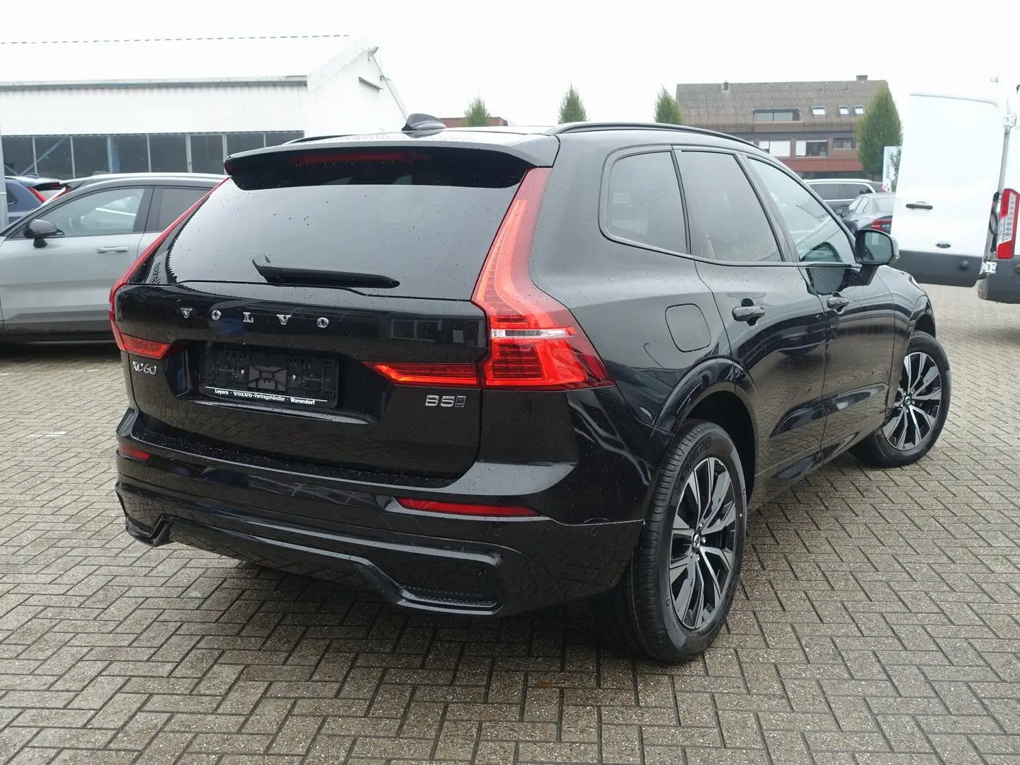 Volvo XC60 Plus B5 AWD Dark/360°Cam/Pano/Lenkradhz. Schwarz - 2