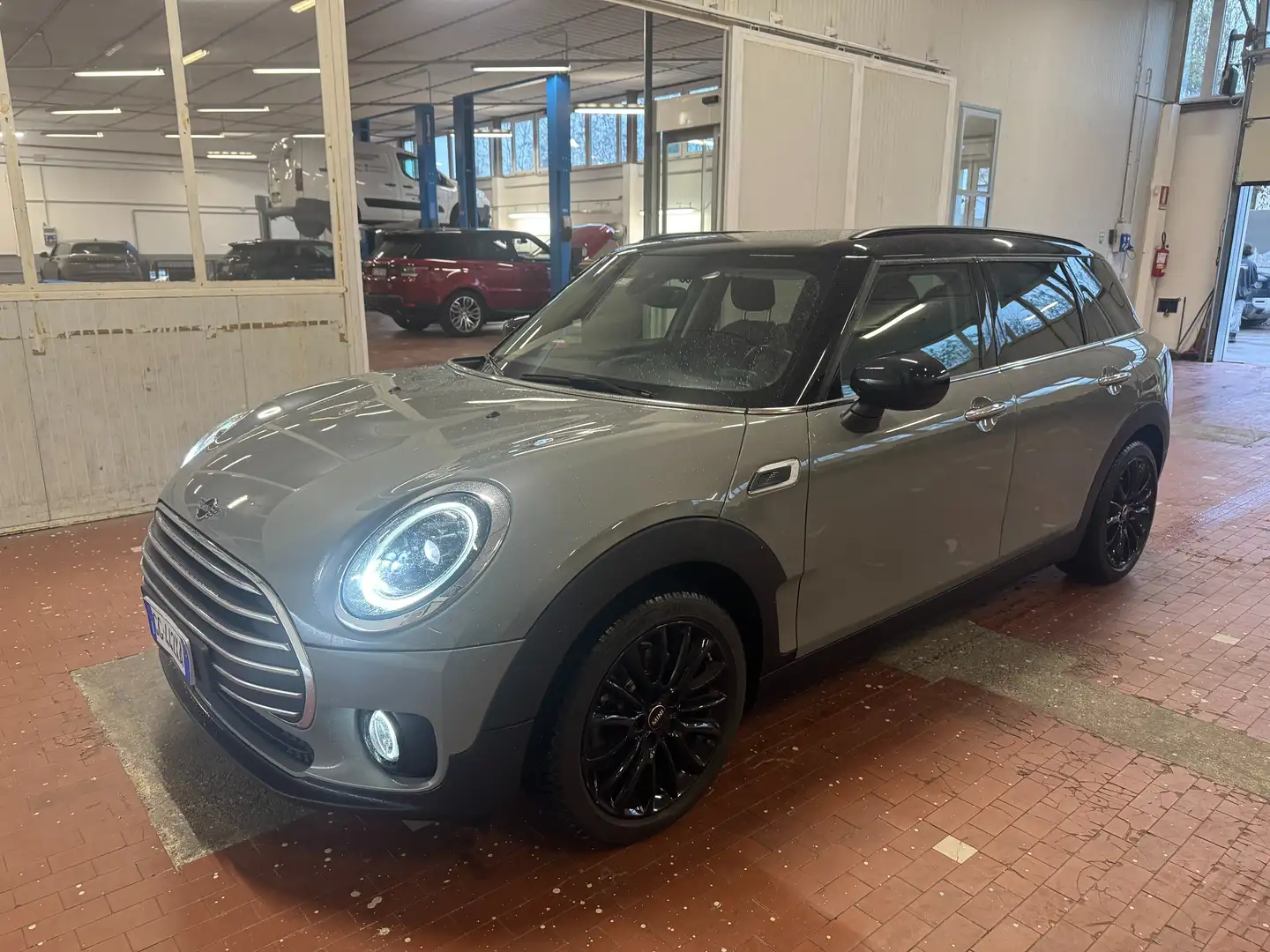 MINI Cooper Clubman 1.5 Cooper Yours auto Gris - 1