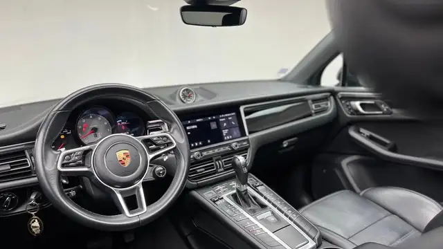 Porsche Macan view 7