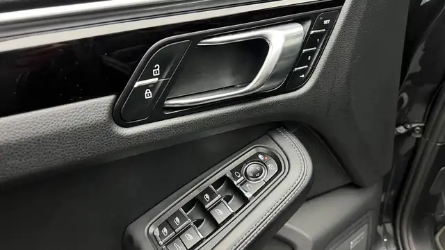 Porsche Macan view 17