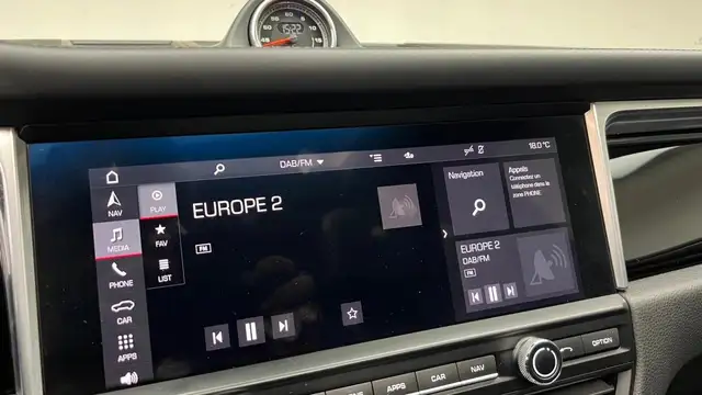Porsche Macan view 13