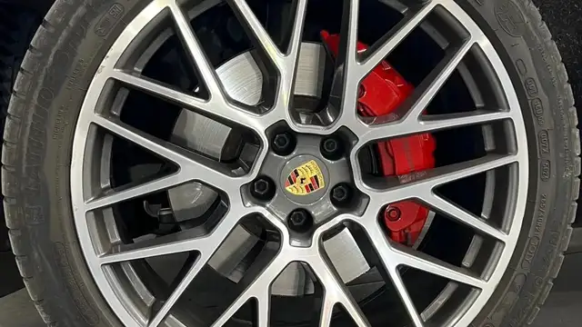 Porsche Macan view 22