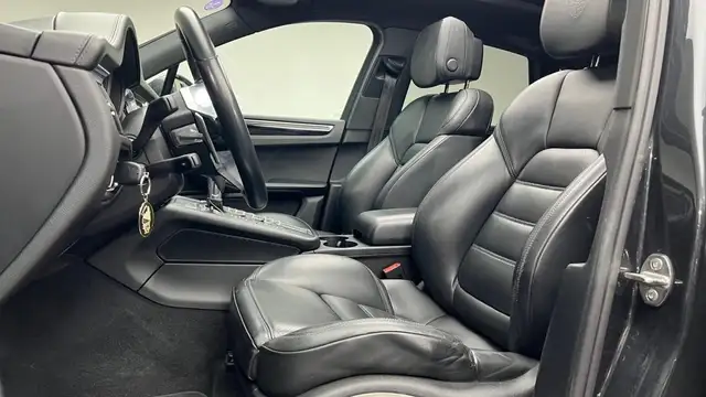 Porsche Macan view 8
