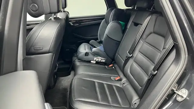 Porsche Macan view 9