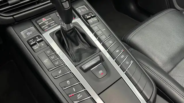 Porsche Macan view 16